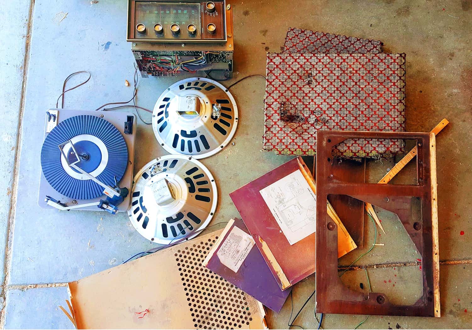 Weekend Project — From an Antique Stereo Console to a Drink Cabinet
